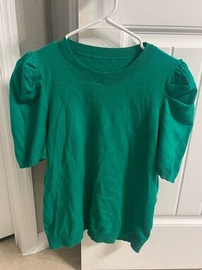 Woman’s  Green Puff Sleeve Top